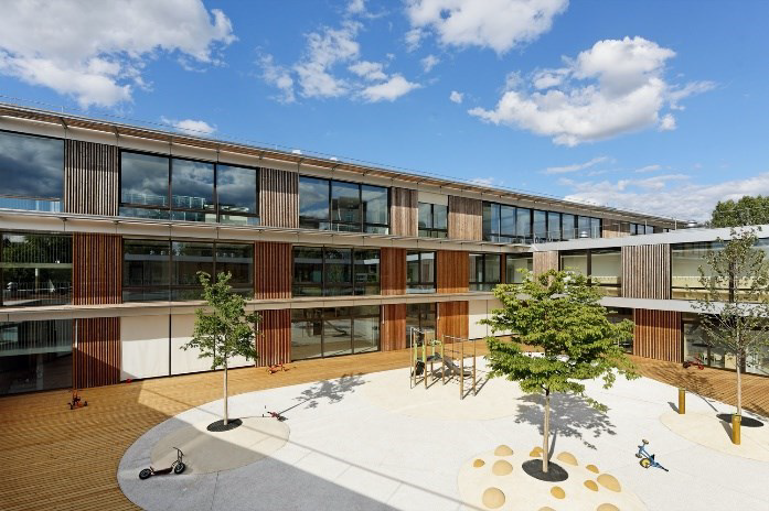 Рисунок 2. Школьный центр и центр досуга в г. Ан-тони [Archdaily URL: https://www.archdaily.com/951699/ schoolcenter-and-leisure-activity-center-in-antony-dietmar-feichtingerarchitectes?ad_source=search&ad_ medium=projects_tab (дата обращения: 12.12.2023)] Figure 2. School center and leisure center in Anthony