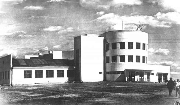 Рисунок 1. Клуб «Металлист». Фото [Архитектурно-строительный справочник NovosibDom, URL: https:// nsk.novosibdom.ru/node/2126] Figure 1. Club “Metalist”